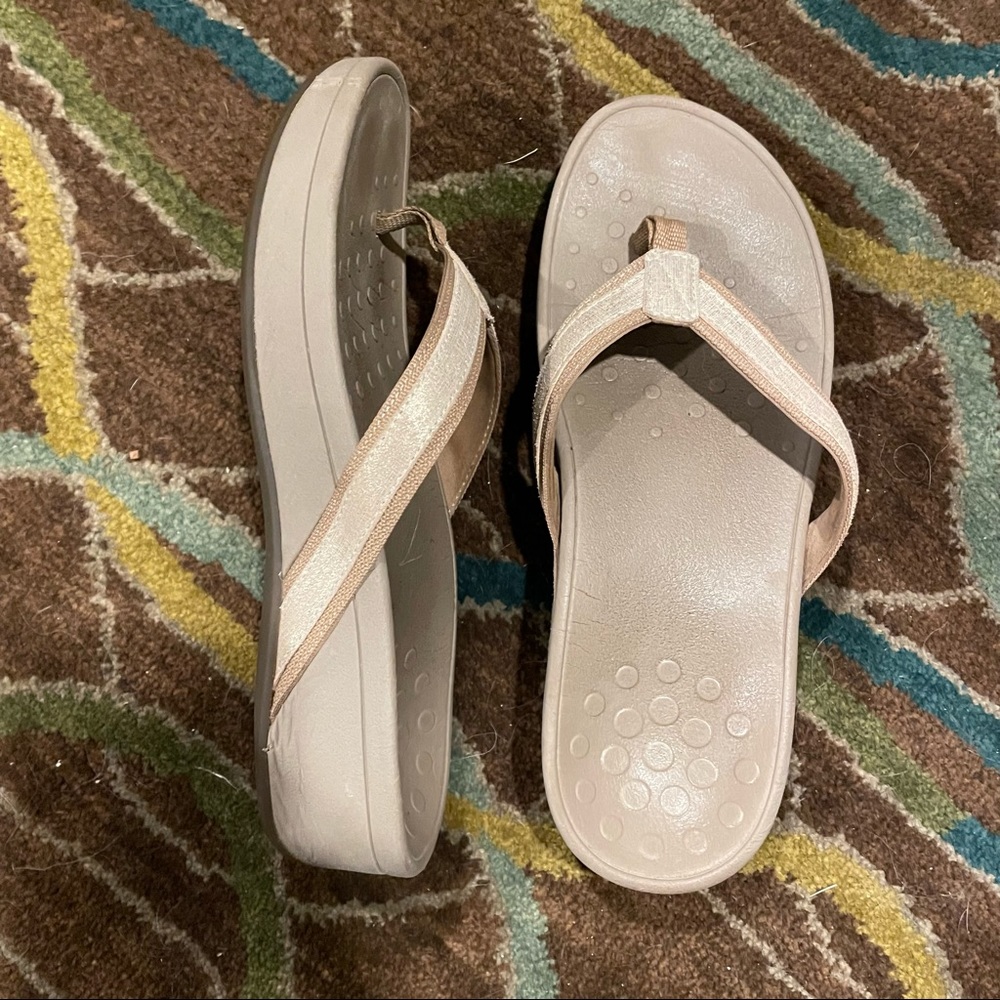 Arch Support Tan Vionic Flip Flops